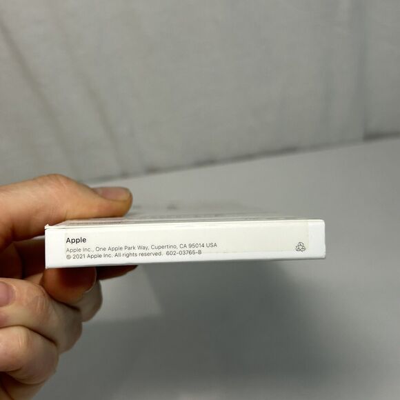 Genuine Original Apple AirTag Polyurethane Loop Case Cover - Deep Navy MHJ03ZM/A - Picture 3 of 4